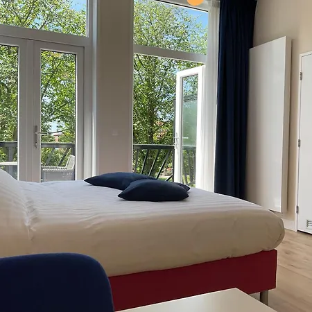 Aristoteles Apartment *