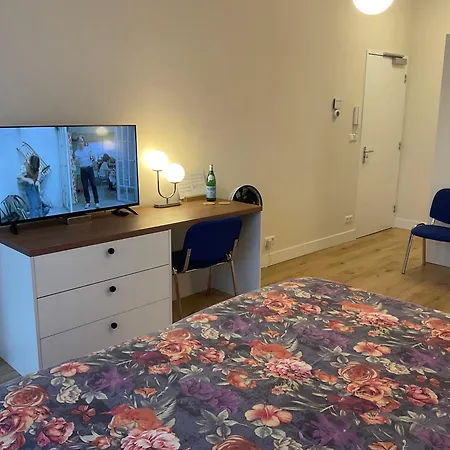Aristoteles Apartment *